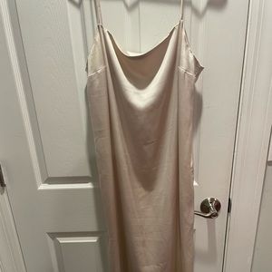 Sleeveless Cream Silkdress